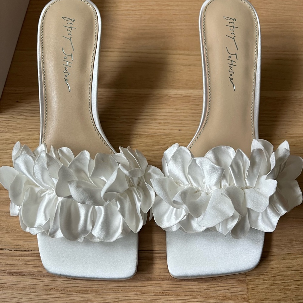 New- never worn- Betsey Johnson Ivory Satin Floral Slide Mules